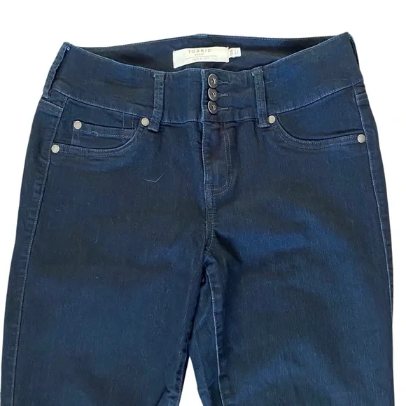 Torrid Dark Wash Triple Button Skinny Jeggings/Jeans. Size 10R. - Picture 3 of 9
